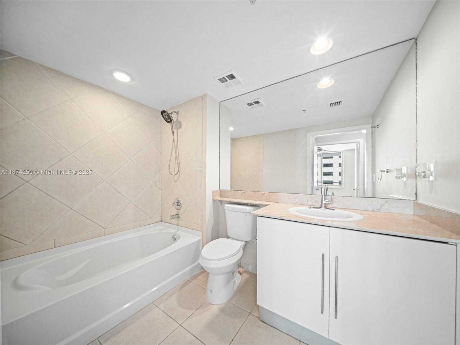 Small Image of 335 Biscayne Blvd, Miami, FL 33132, USA Number 13