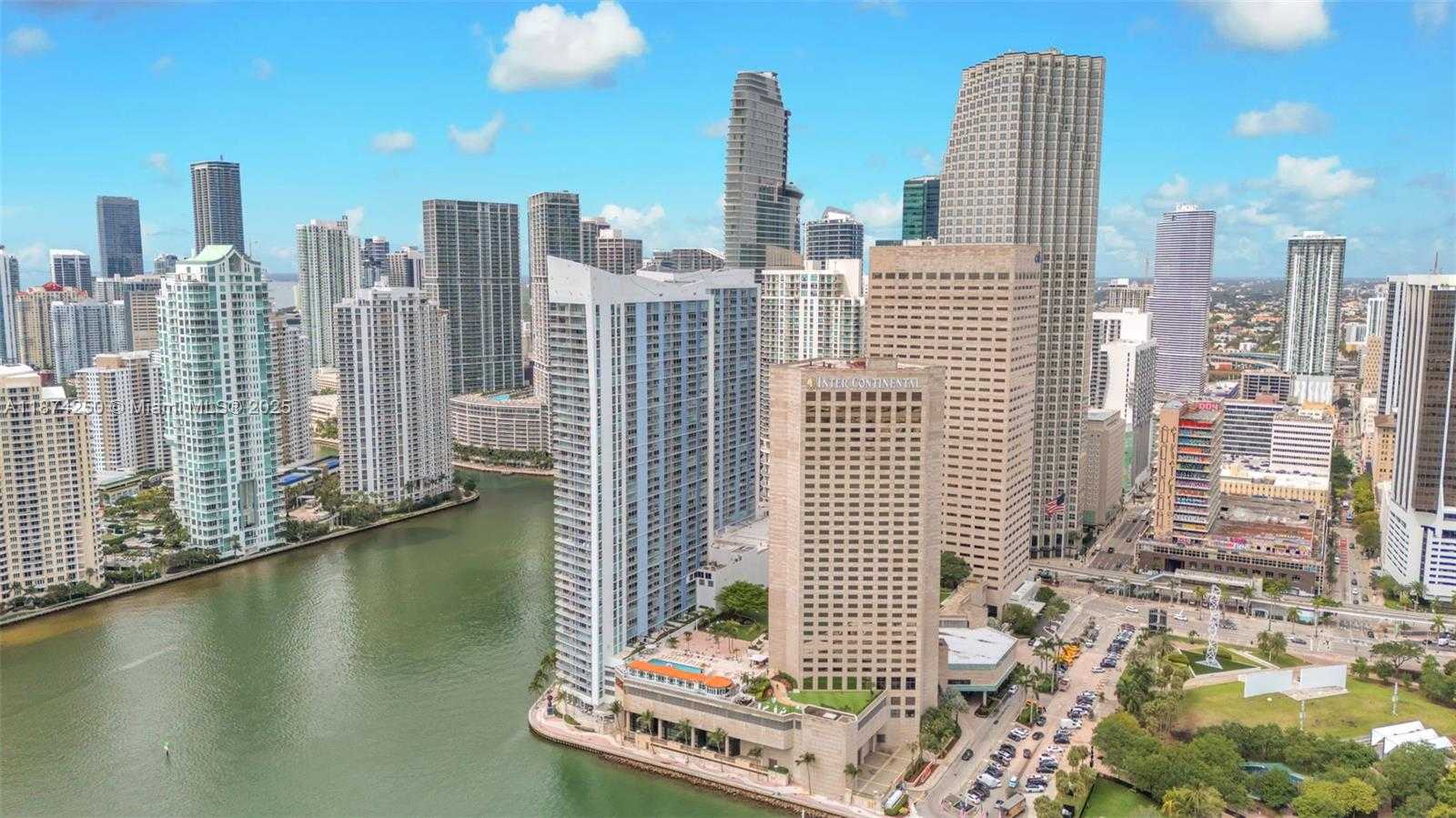 Small Image of 335 Biscayne Blvd, Miami, FL 33132, USA Number 18