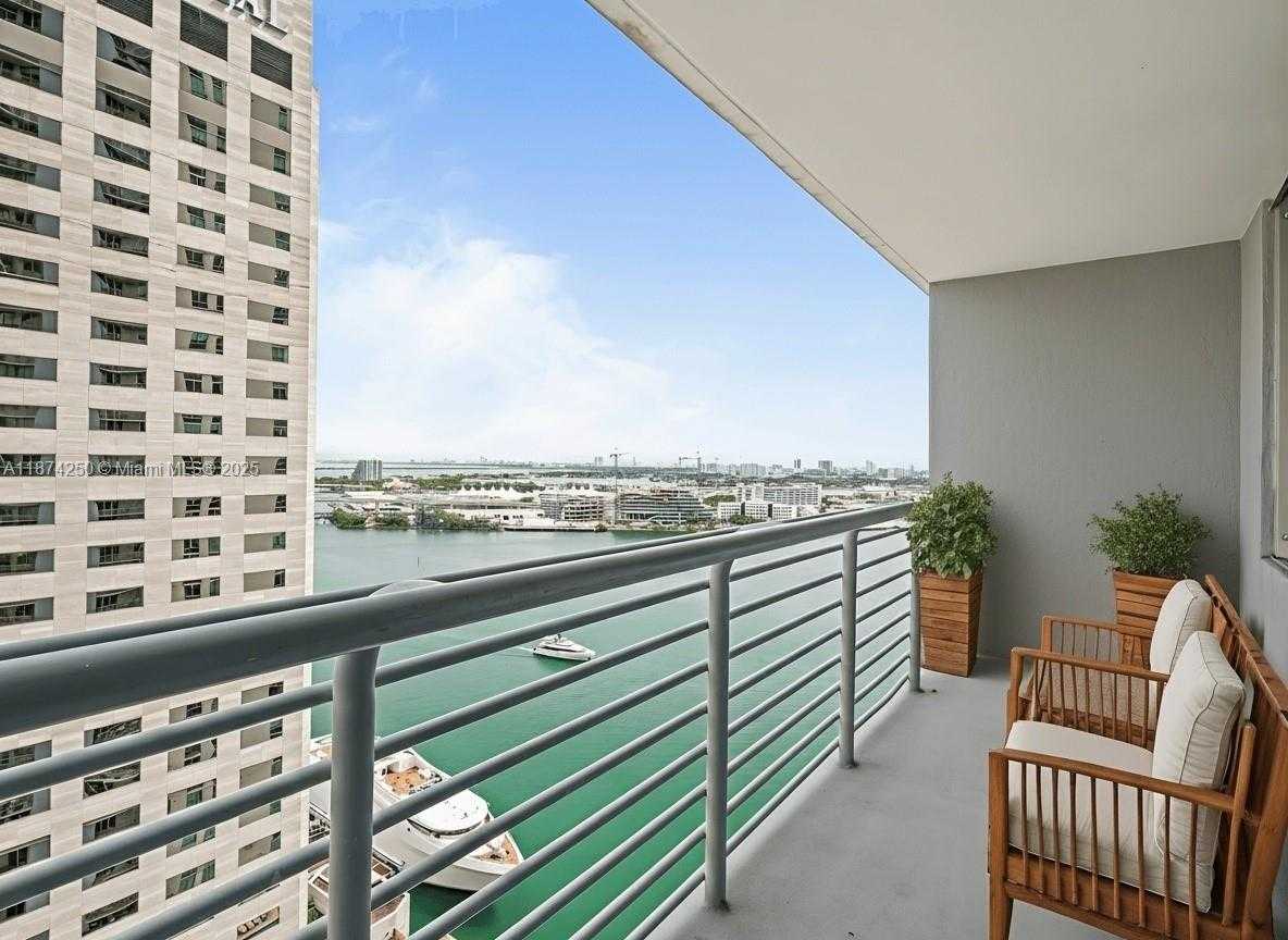 Small Image of 335 Biscayne Blvd, Miami, FL 33132, USA Number 2