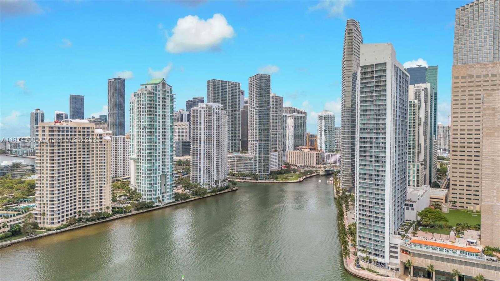 Small Image of 335 Biscayne Blvd, Miami, FL 33132, USA Number 20