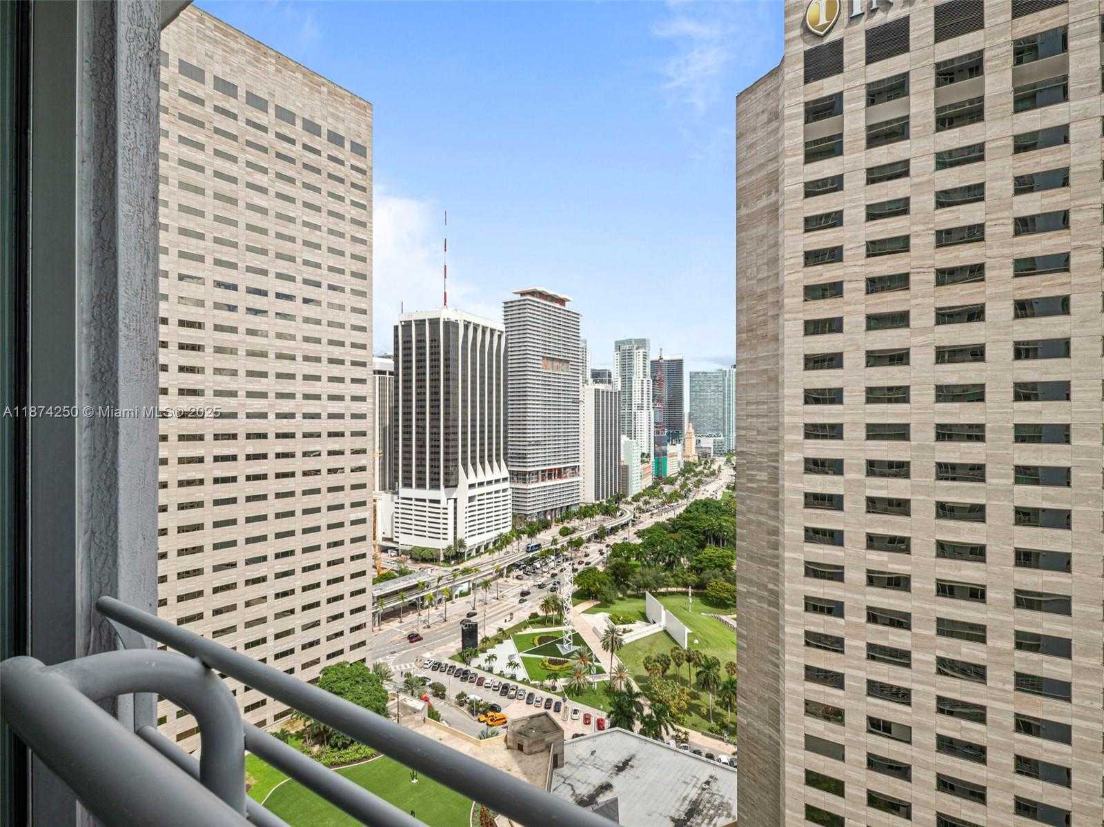 Small Image of 335 Biscayne Blvd, Miami, FL 33132, USA Number 5