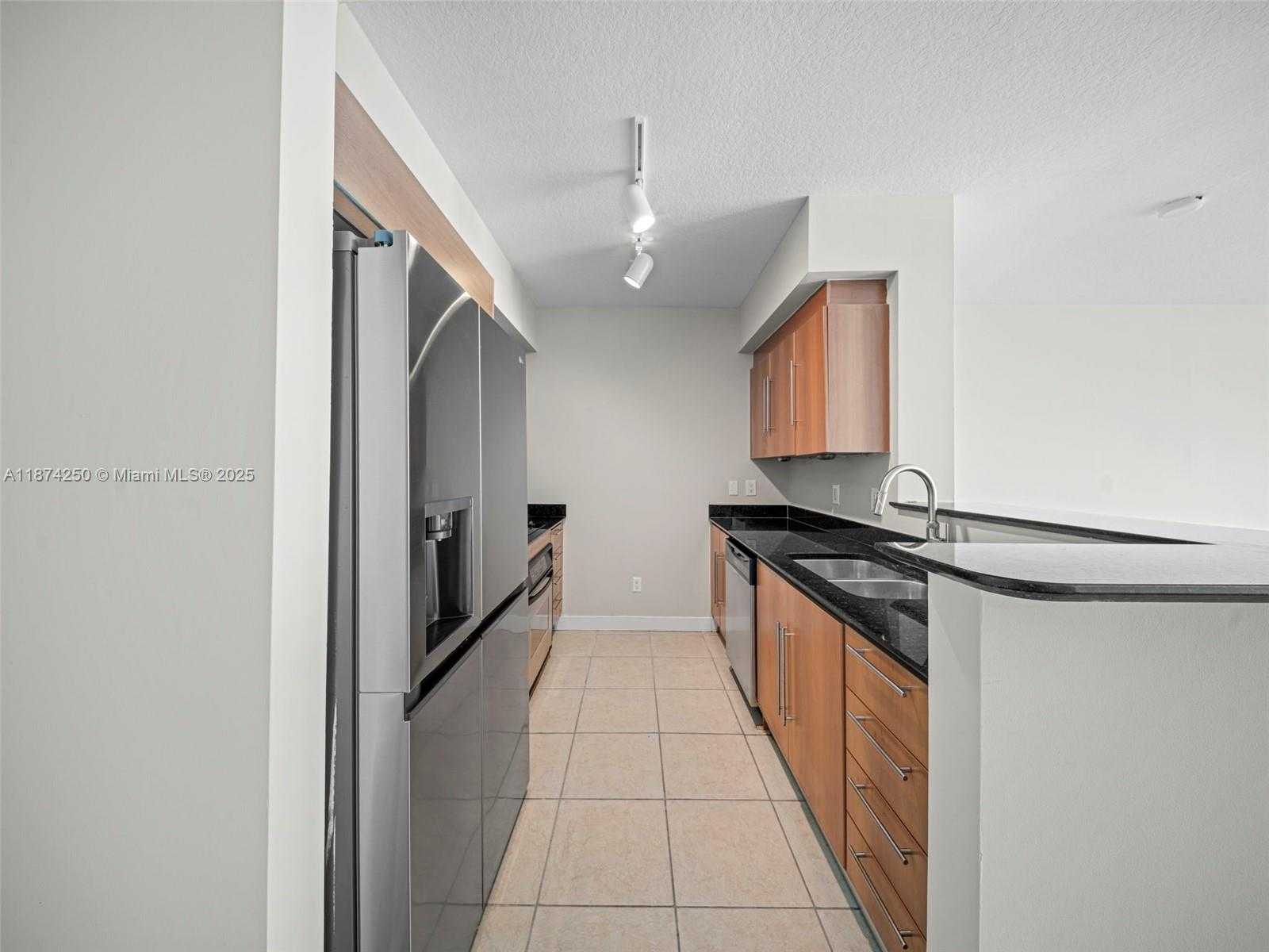 Small Image of 335 Biscayne Blvd, Miami, FL 33132, USA Number 9