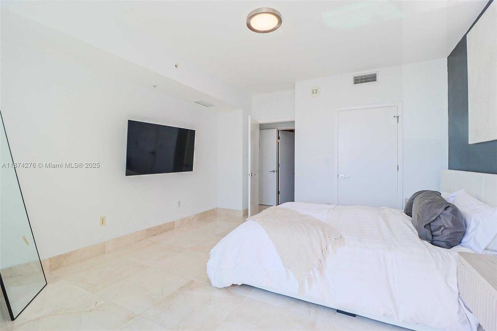 Small Image of 253 NORTH EAST 2ND ST #1907, Miami Number 16