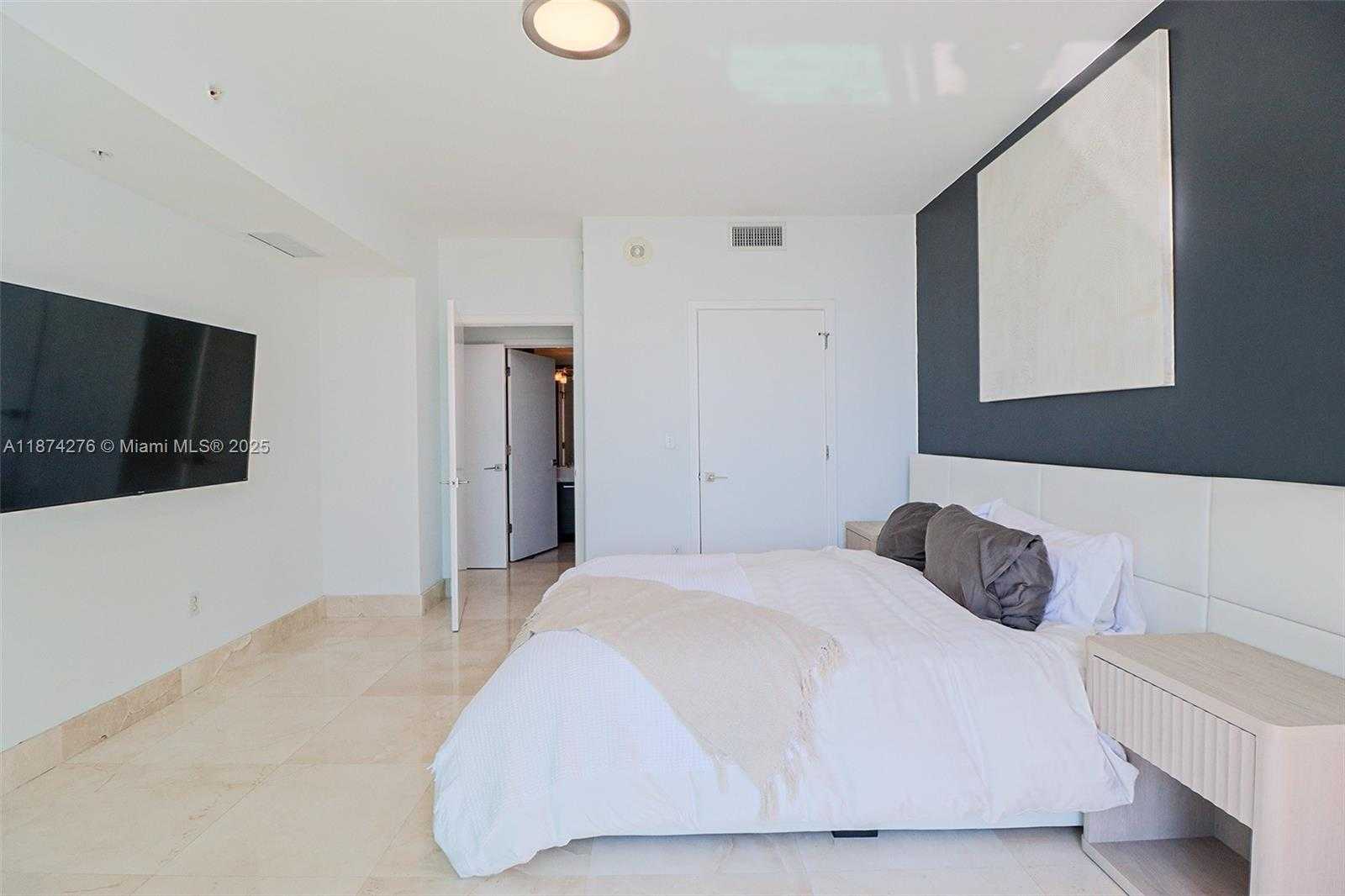 Small Image of 253 NORTH EAST 2ND ST #1907, Miami Number 17