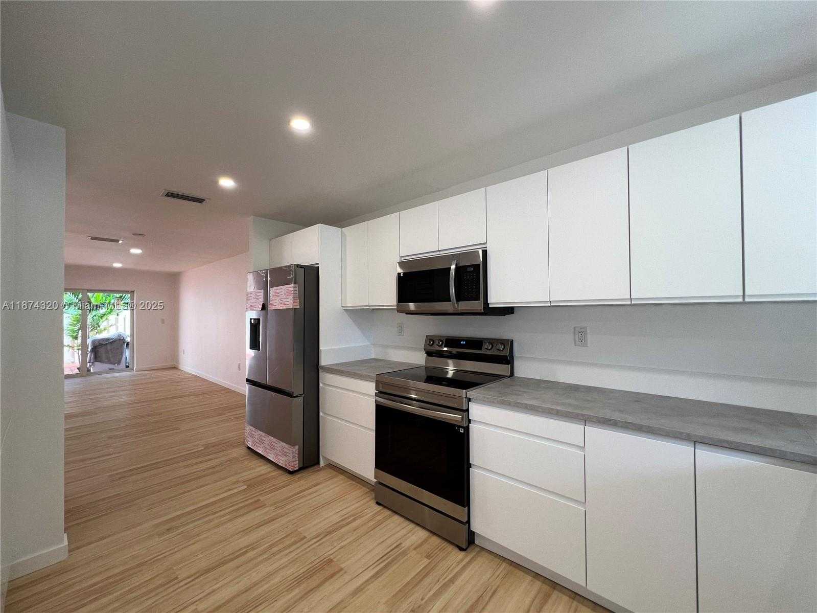 Small Image of 8111 SOUTH WEST 81ST PL, Miami Number 13