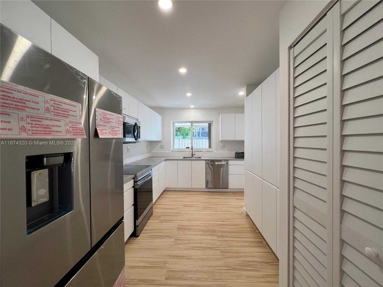 Small Image of 8111 SOUTH WEST 81ST PL, Miami Number 14