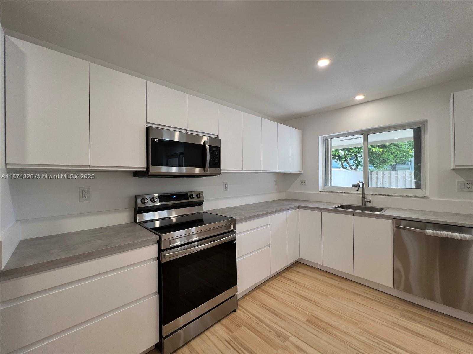 Small Image of 8111 SOUTH WEST 81ST PL, Miami Number 15