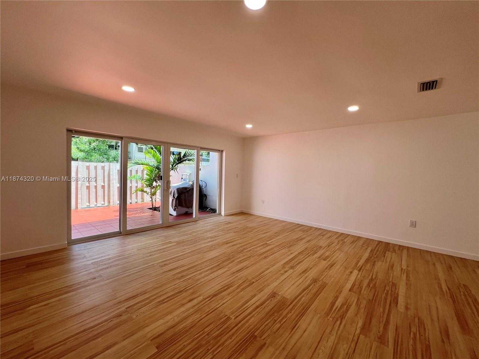 Small Image of 8111 SOUTH WEST 81ST PL, Miami Number 17