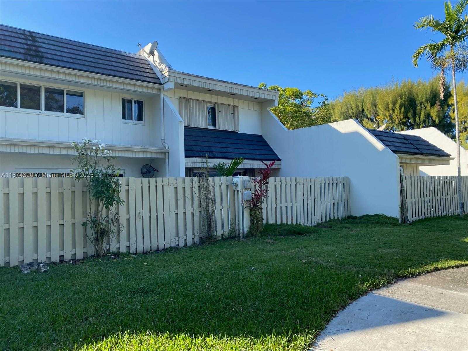 Small Image of 8111 SOUTH WEST 81ST PL, Miami Number 21