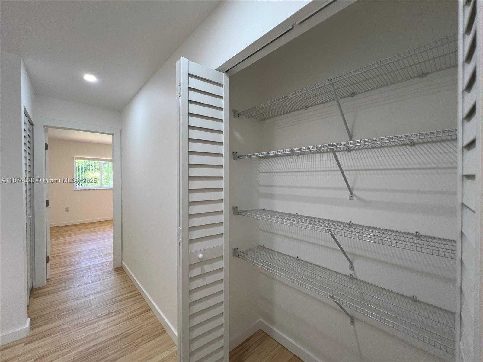 Small Image of 8111 SOUTH WEST 81ST PL, Miami Number 6