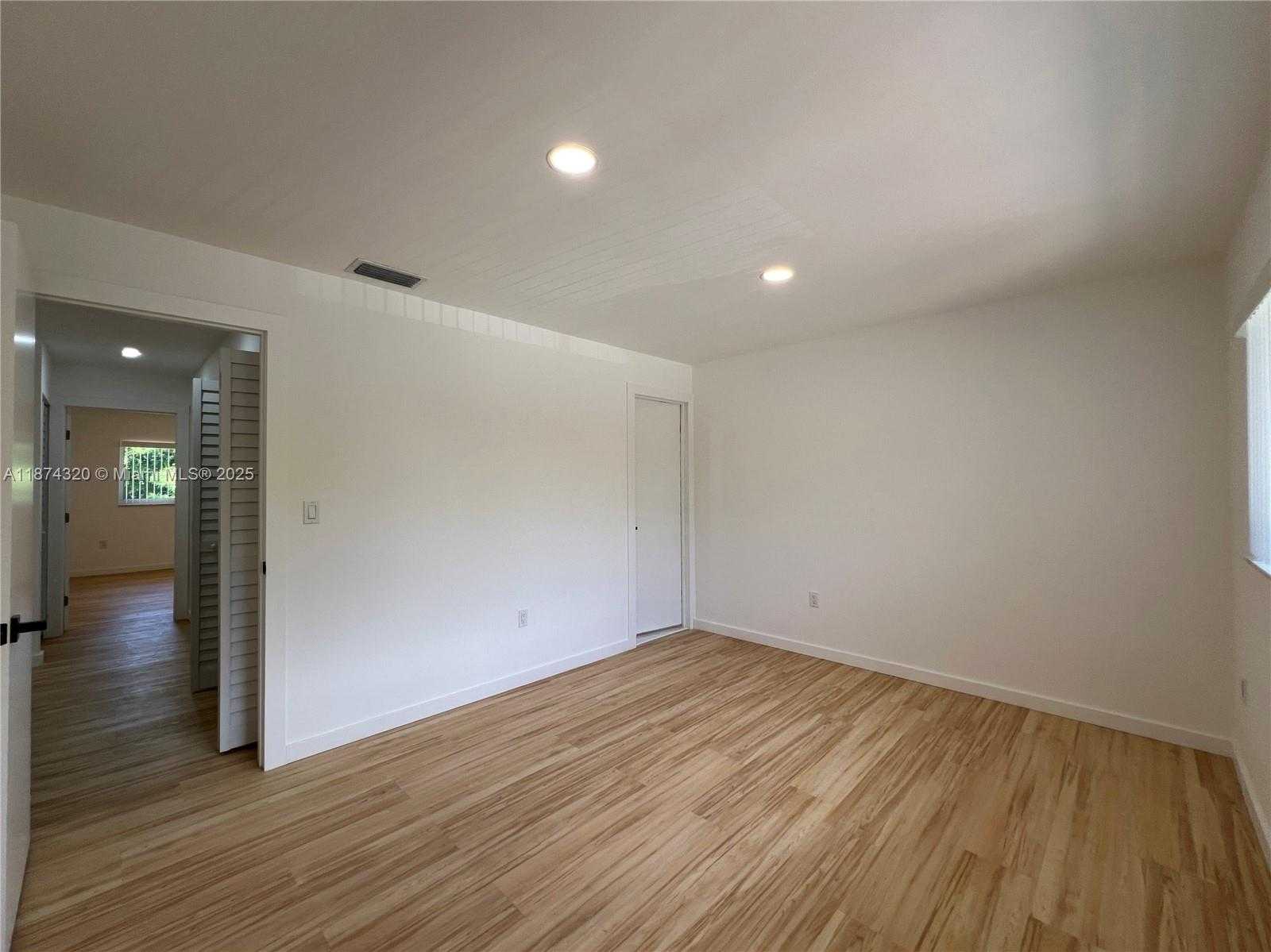 Small Image of 8111 SOUTH WEST 81ST PL, Miami Number 7