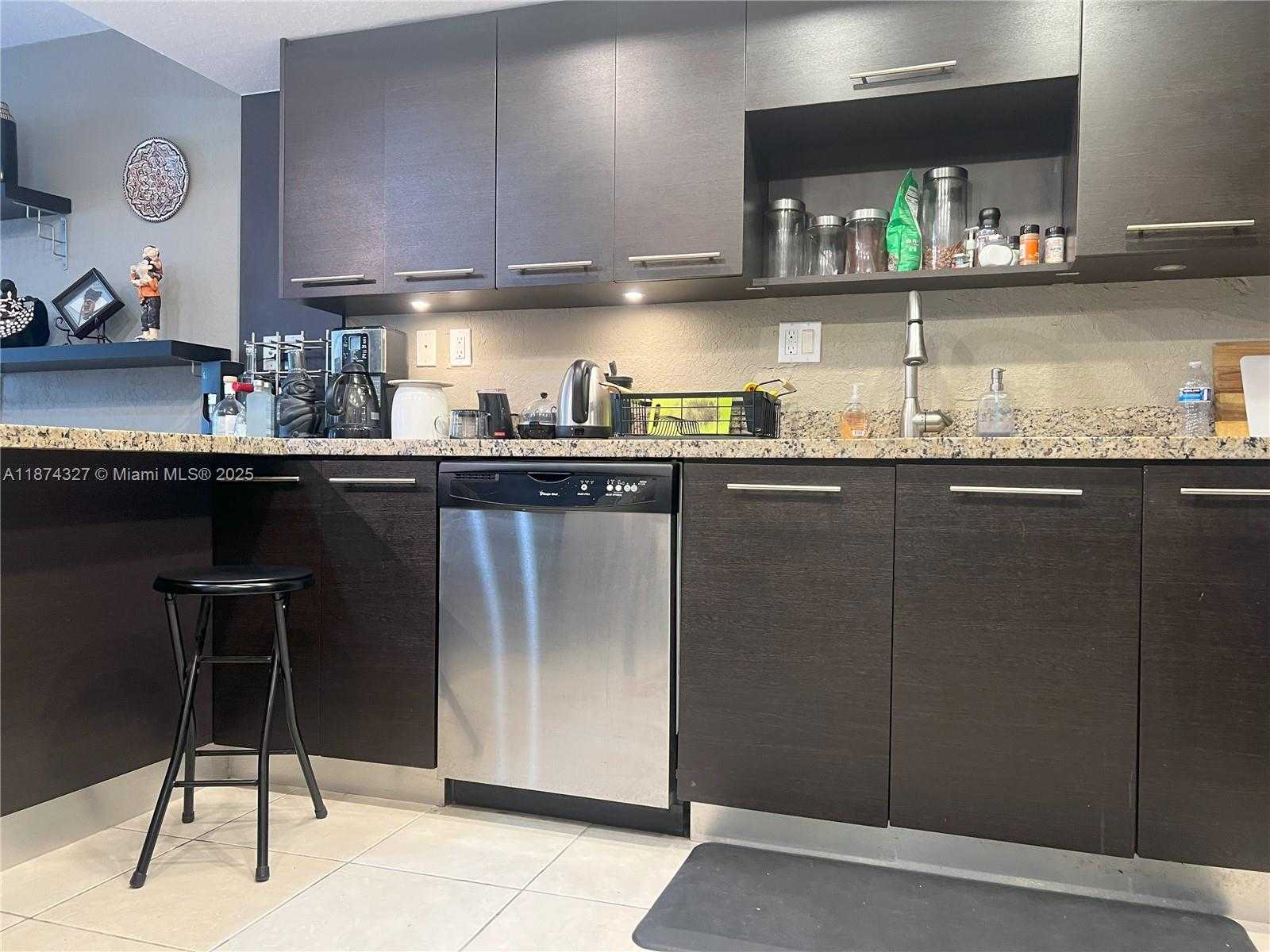 Small Image of 18051 Biscayne Blvd, Aventura, FL 33160, USA Number 15