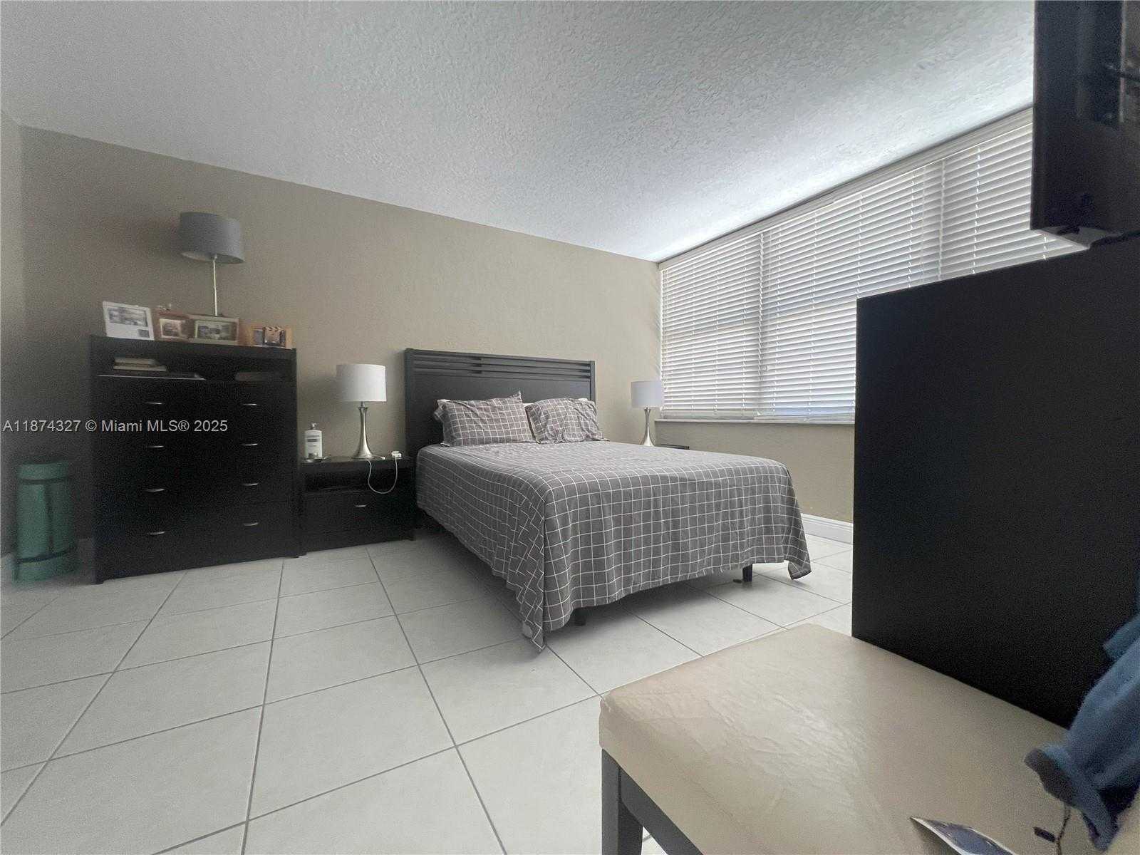 Small Image of 18051 Biscayne Blvd, Aventura, FL 33160, USA Number 24