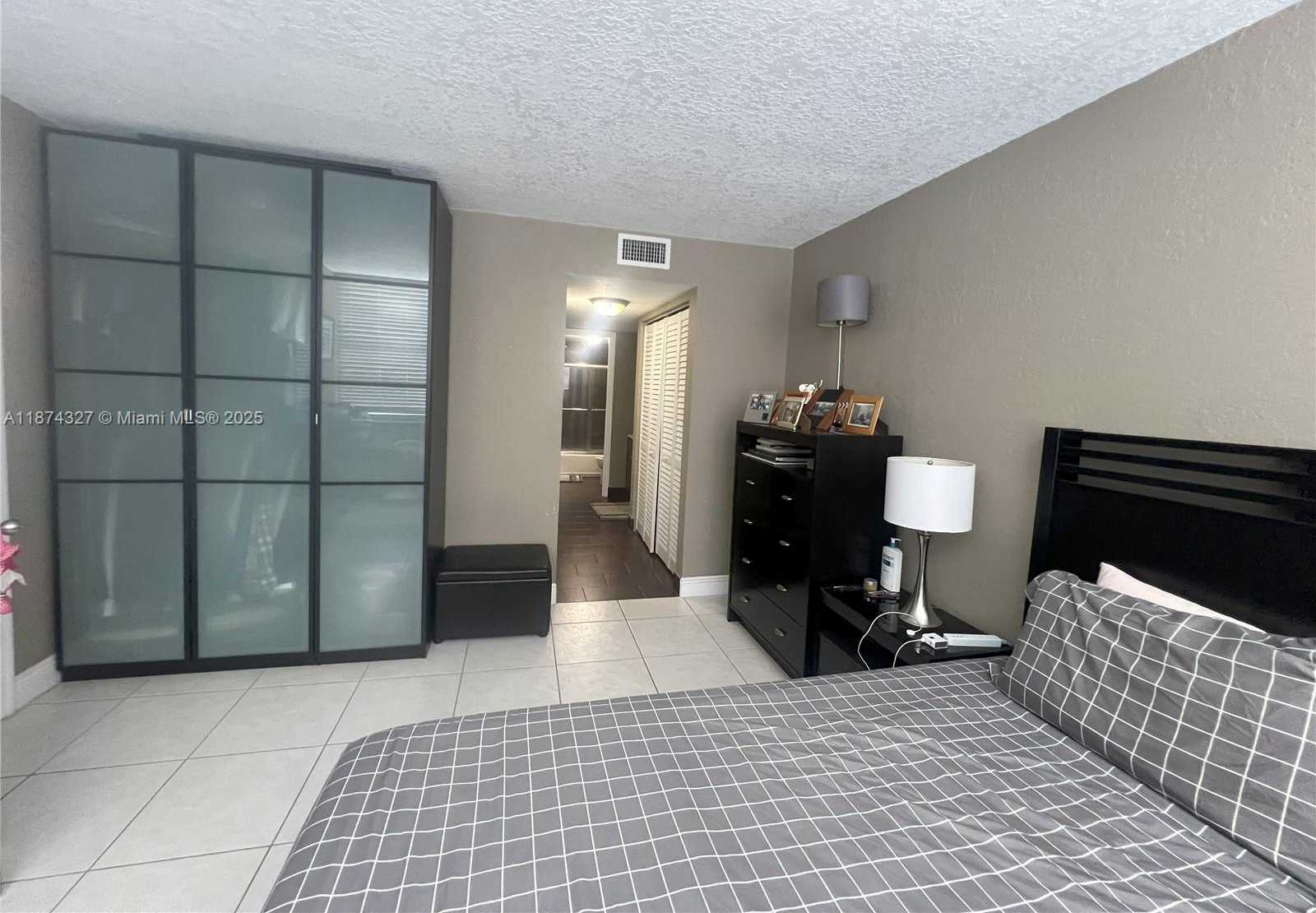 Small Image of 18051 Biscayne Blvd, Aventura, FL 33160, USA Number 26