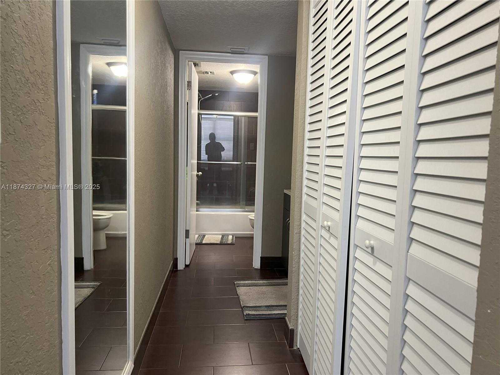 Small Image of 18051 Biscayne Blvd, Aventura, FL 33160, USA Number 27