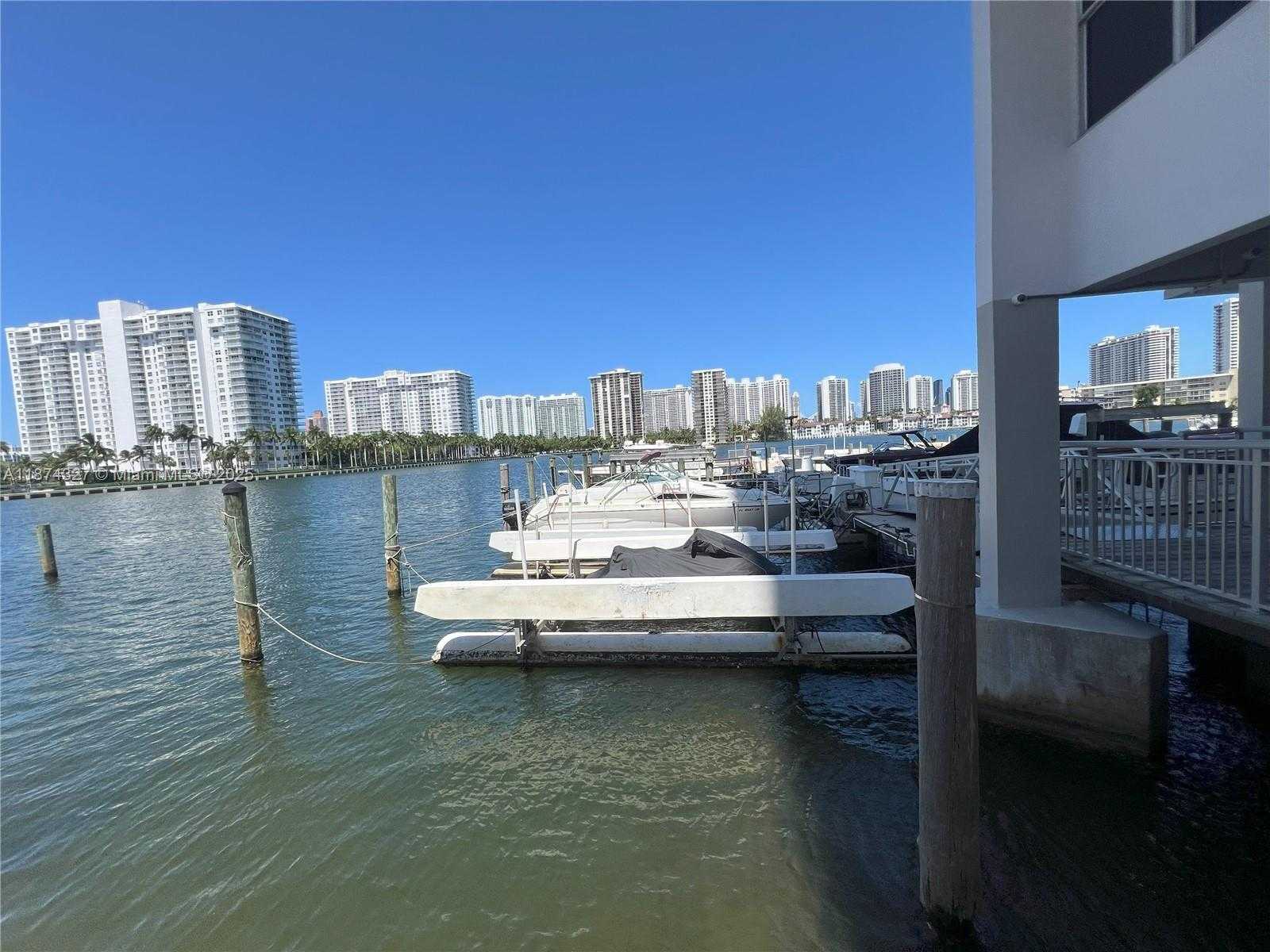 Small Image of 18051 Biscayne Blvd, Aventura, FL 33160, USA Number 30