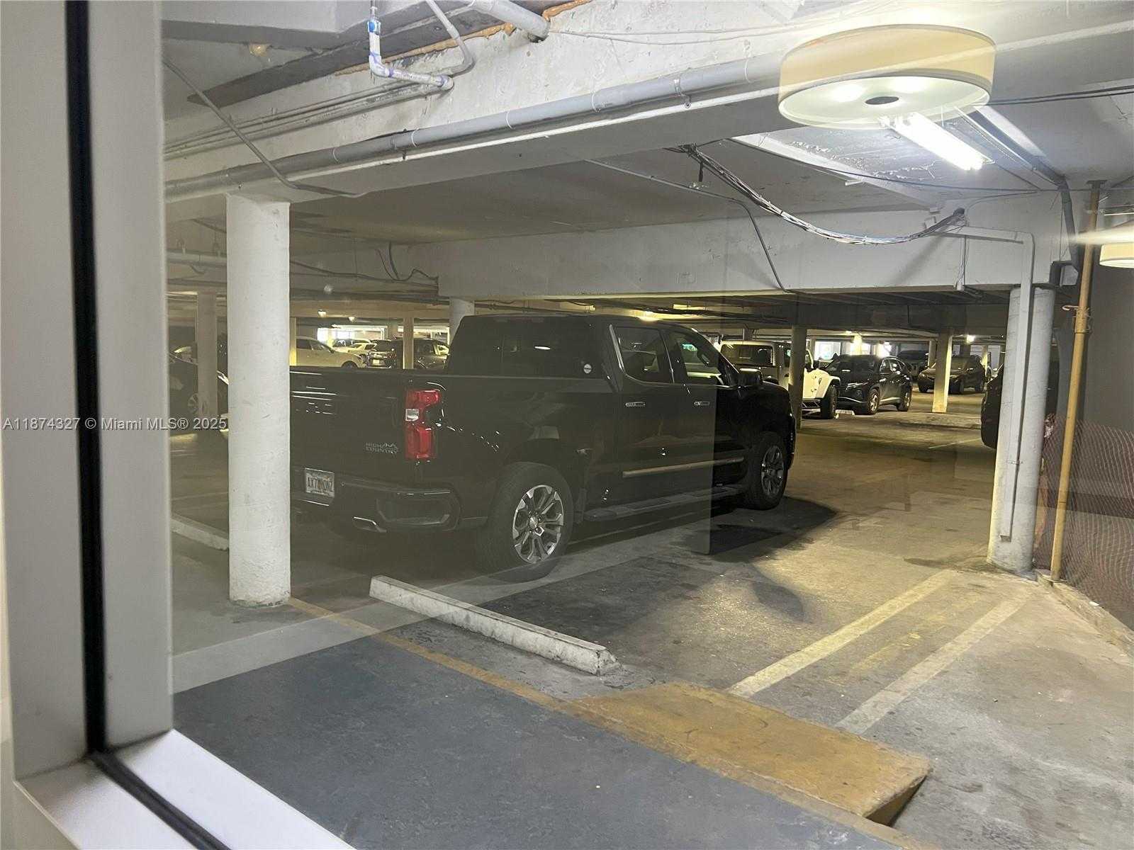 Small Image of 18051 Biscayne Blvd, Aventura, FL 33160, USA Number 8
