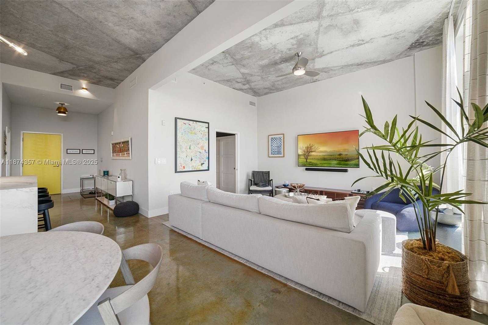 Small Image of 2001 MERIDIAN AV #509, Miami Beach Number 4