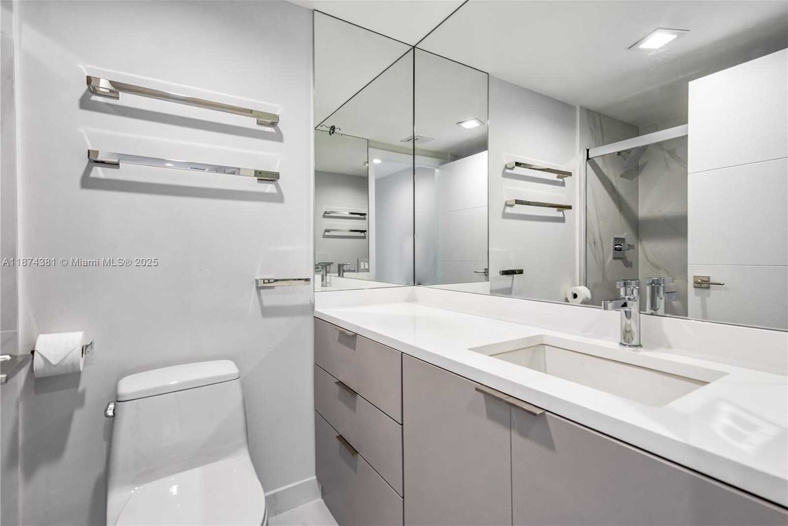 Small Image of 701 BRICKELL KEY BLVD #1512, Miami Number 14