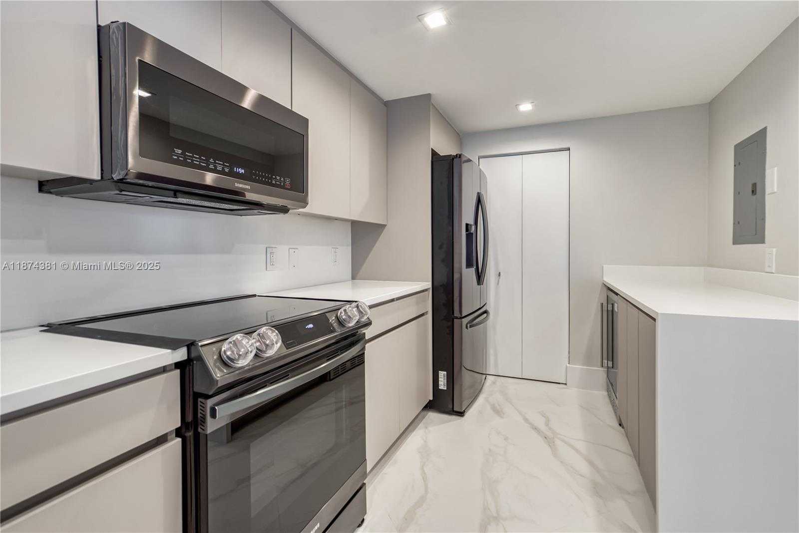 Small Image of 701 BRICKELL KEY BLVD #1512, Miami Number 4