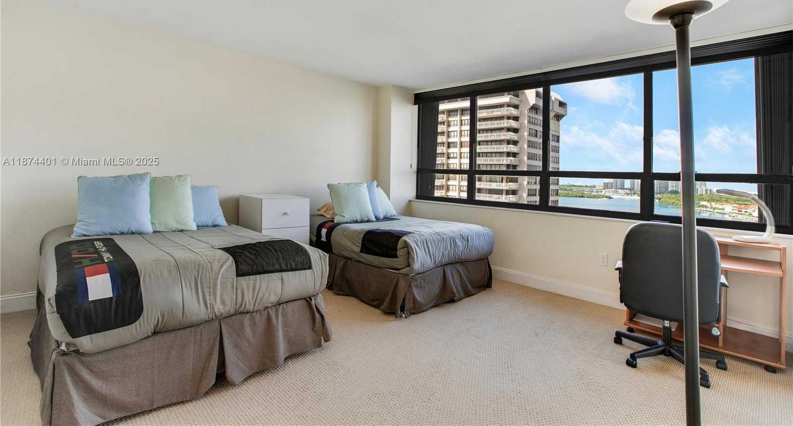 Small Image of Miami Number 12