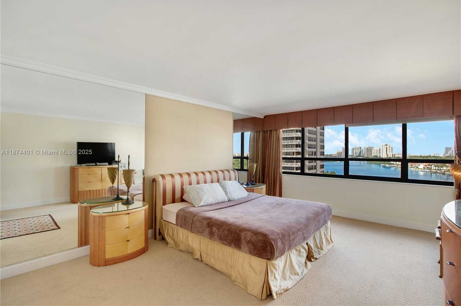 Small Image of Miami Number 9