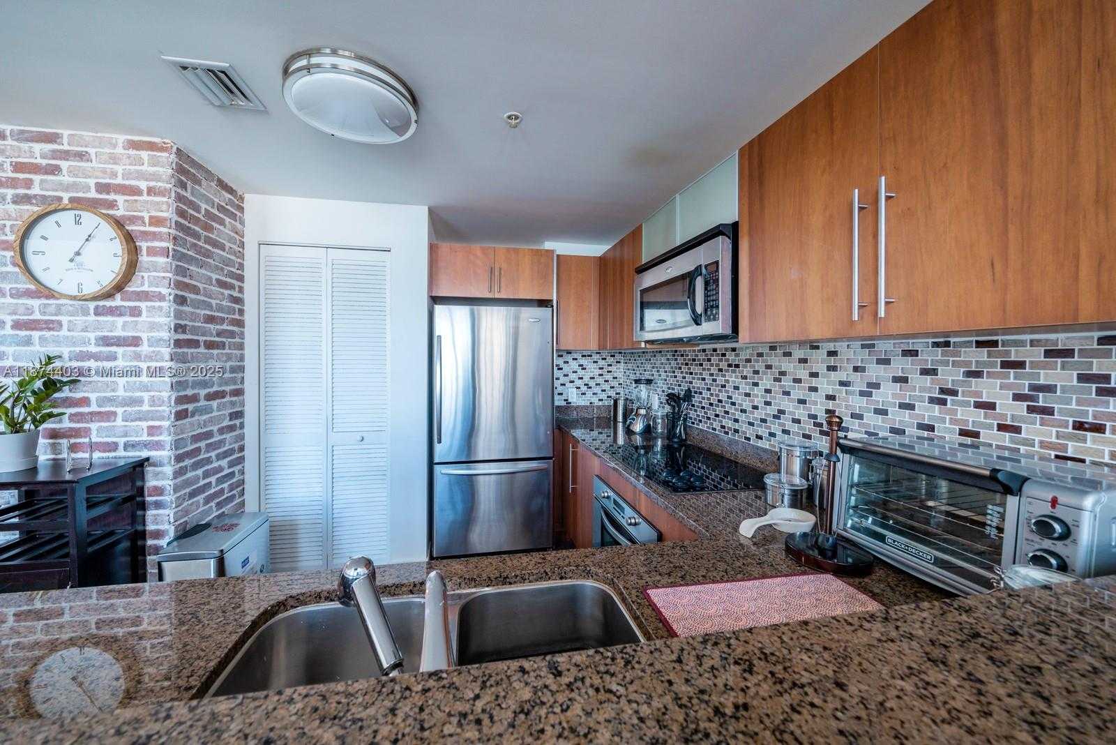 Small Image of 300 SOUTH BISCAYNE BLVD #L-1022, Miami Number 14