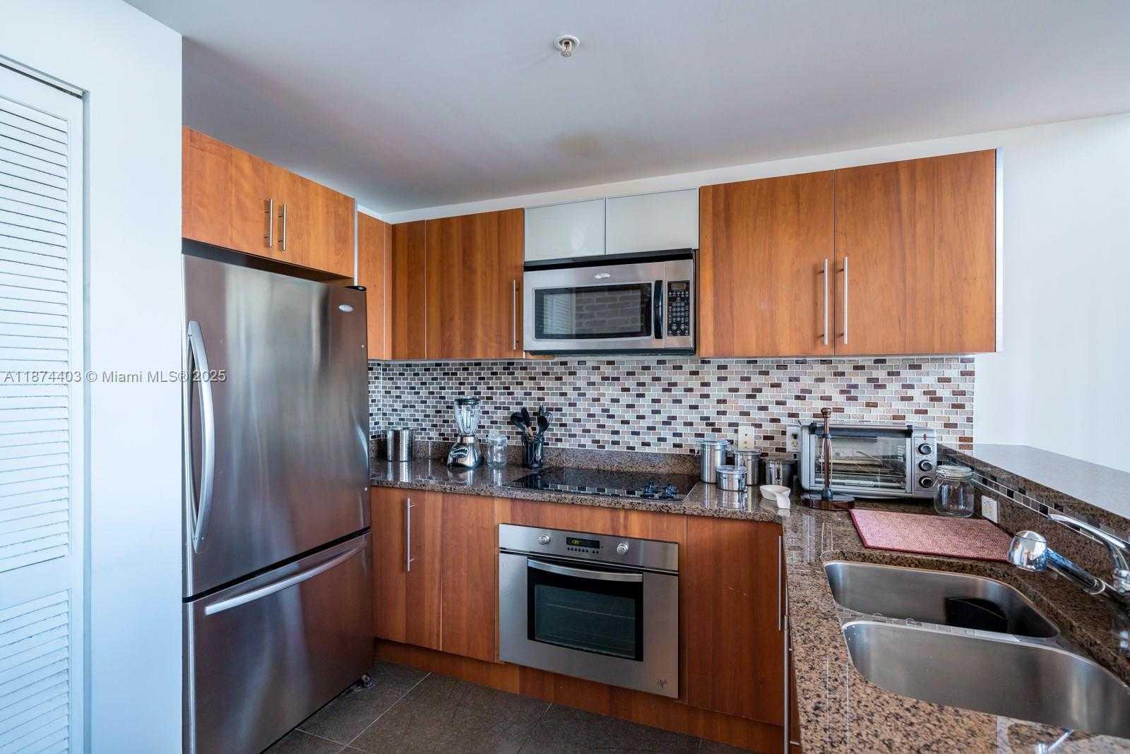 Small Image of 300 SOUTH BISCAYNE BLVD #L-1022, Miami Number 15