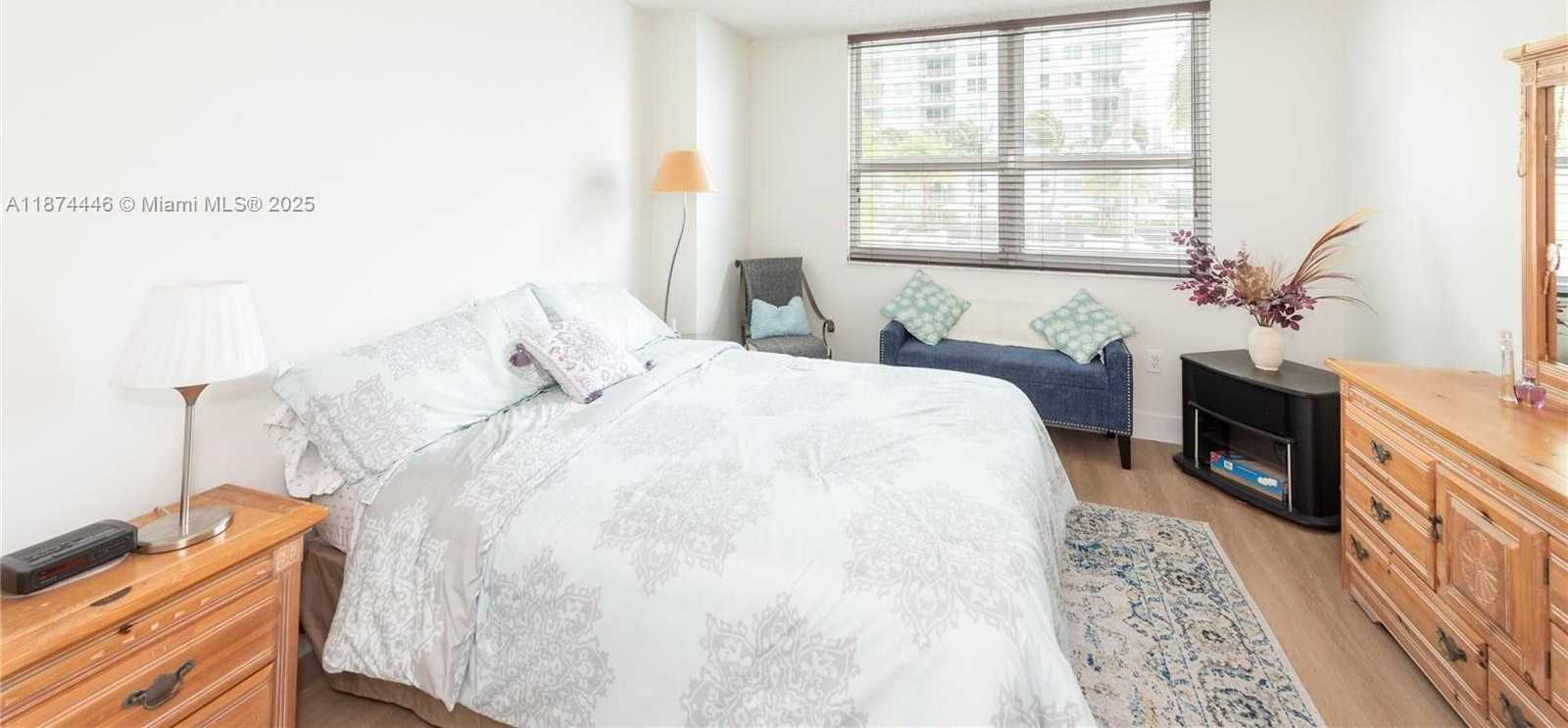 Small Image of 1155 BRICKELL BAY DR #609, Miami Number 7