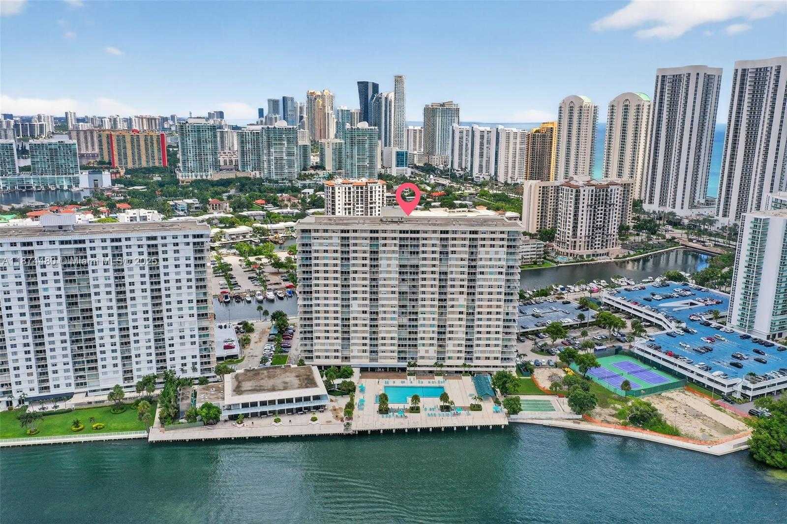 Small Image of 300 BAYVIEW DR #1009, Sunny Isles Beach Number 10