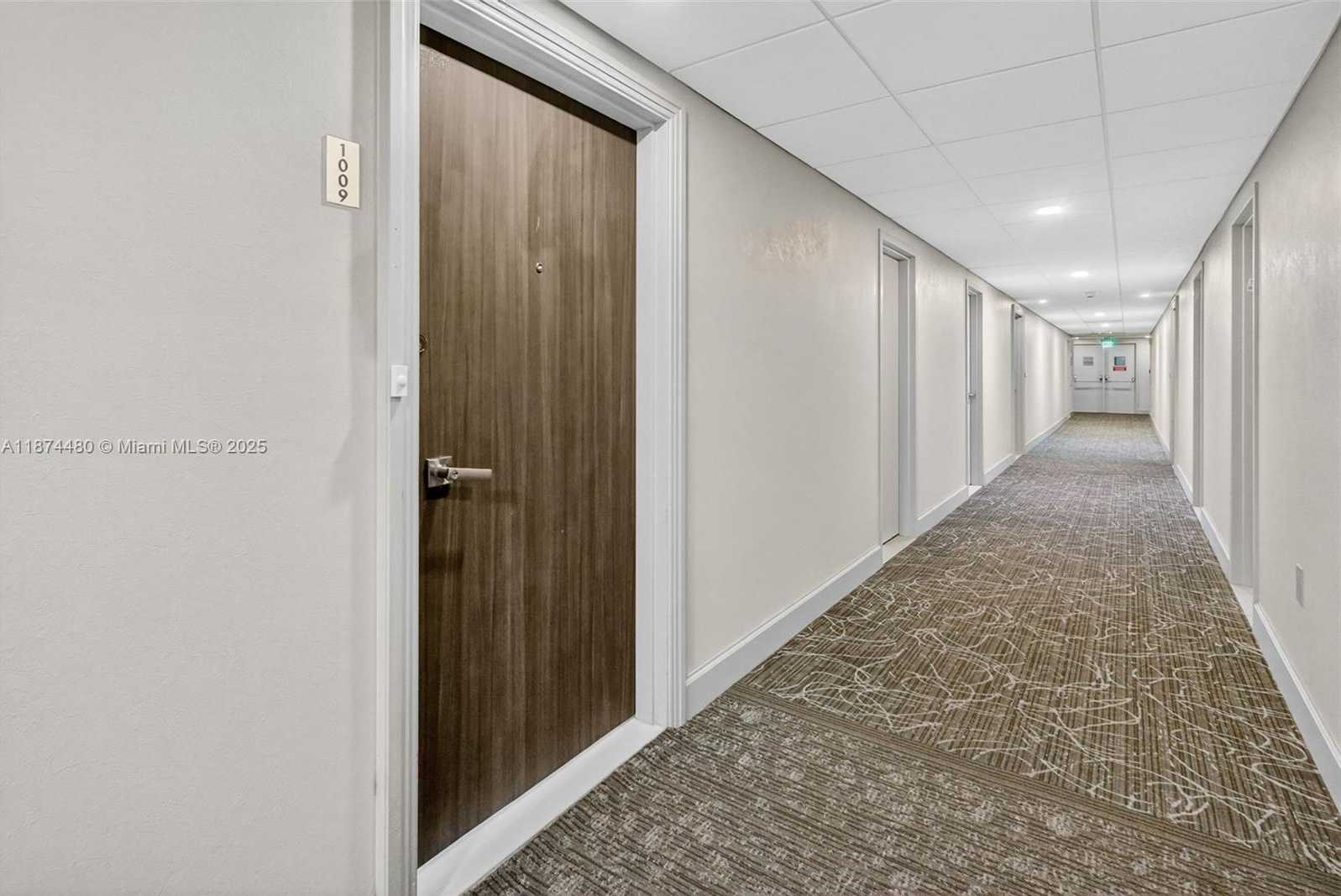 Small Image of 300 BAYVIEW DR #1009, Sunny Isles Beach Number 11