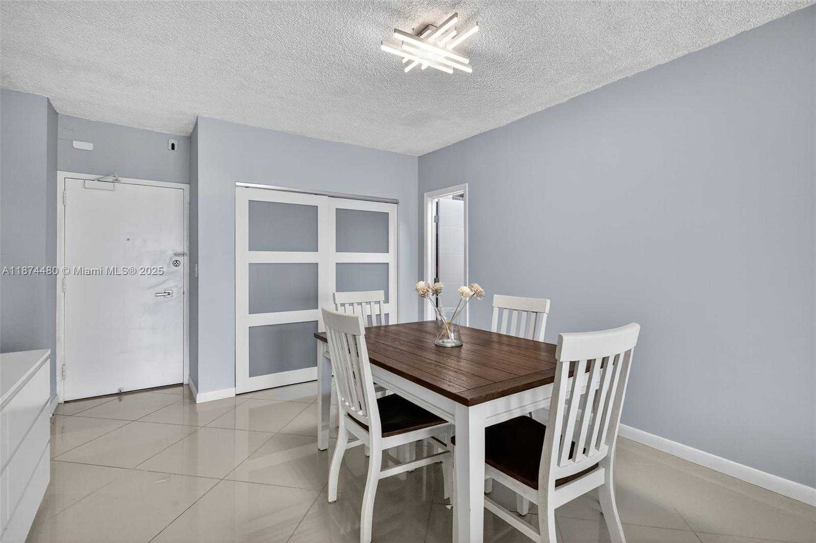 Small Image of 300 BAYVIEW DR #1009, Sunny Isles Beach Number 18