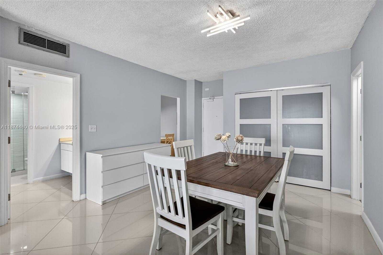 Small Image of 300 BAYVIEW DR #1009, Sunny Isles Beach Number 19