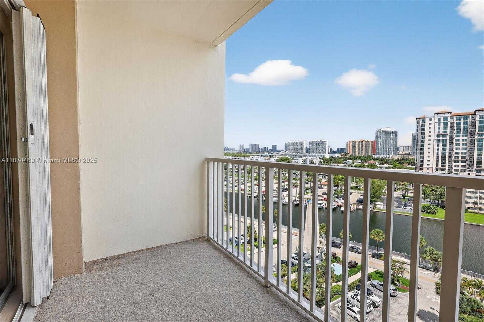 Small Image of 300 BAYVIEW DR #1009, Sunny Isles Beach Number 29