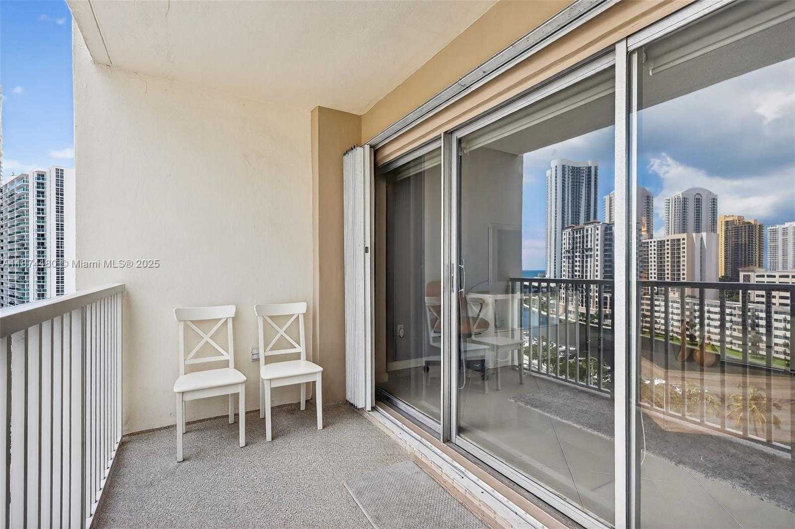 Small Image of 300 BAYVIEW DR #1009, Sunny Isles Beach Number 31