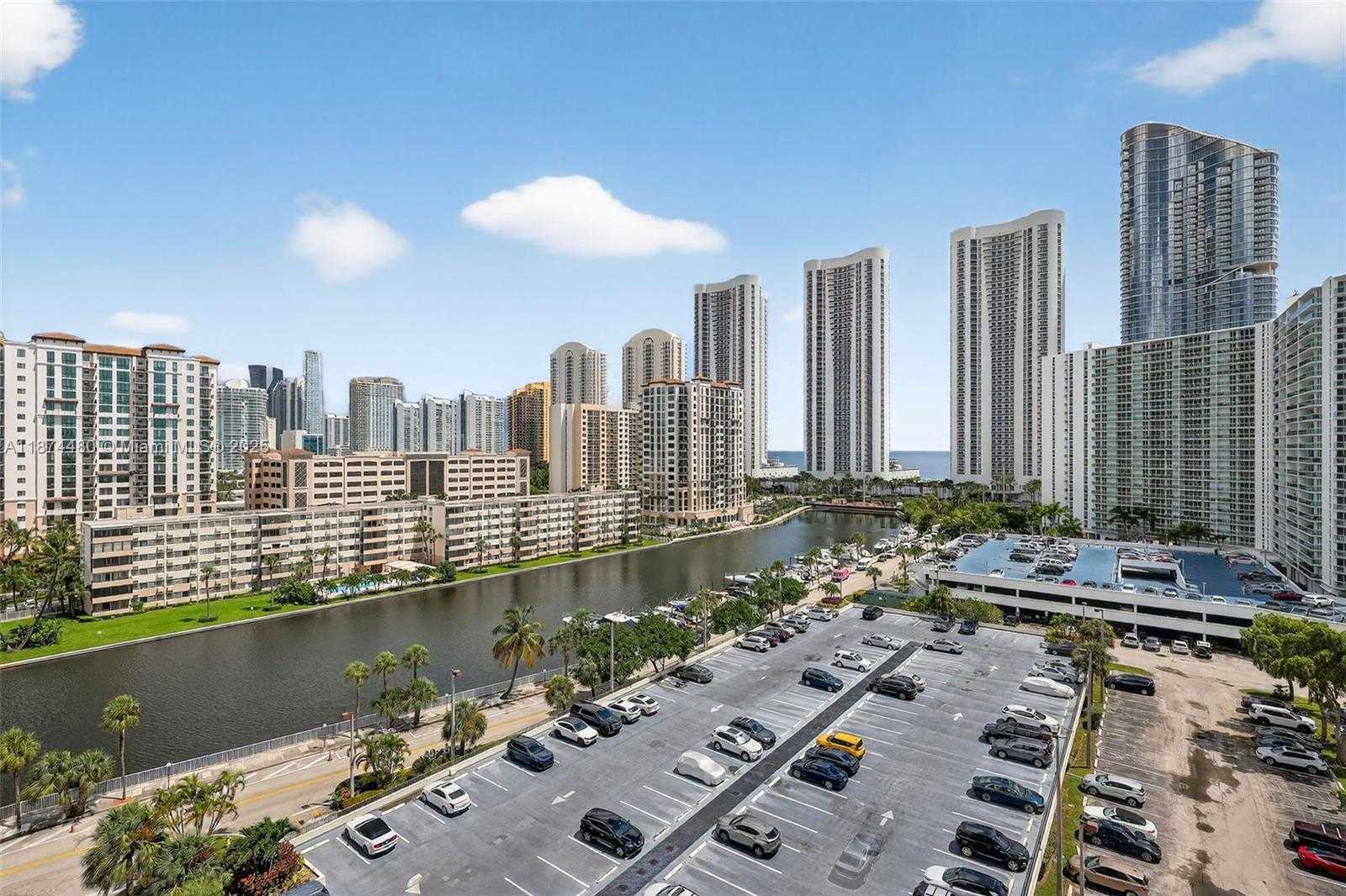 Small Image of 300 BAYVIEW DR #1009, Sunny Isles Beach Number 32