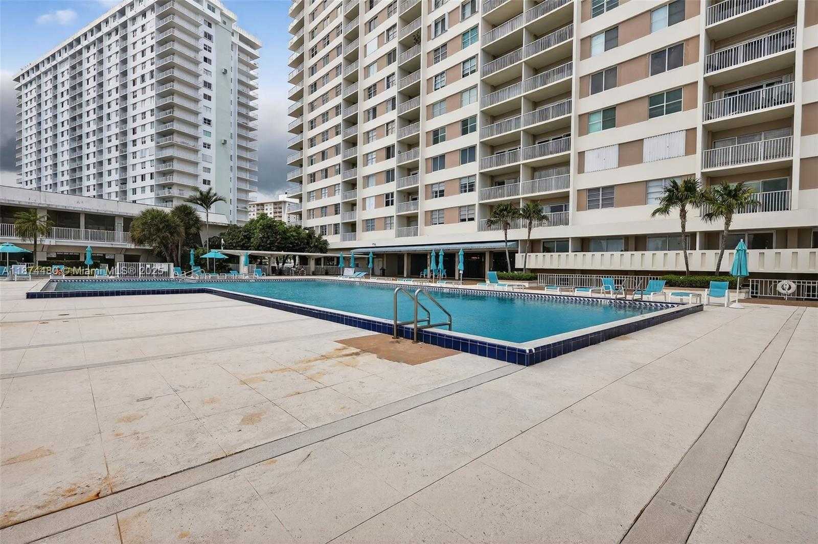 Small Image of 300 BAYVIEW DR #1009, Sunny Isles Beach Number 35