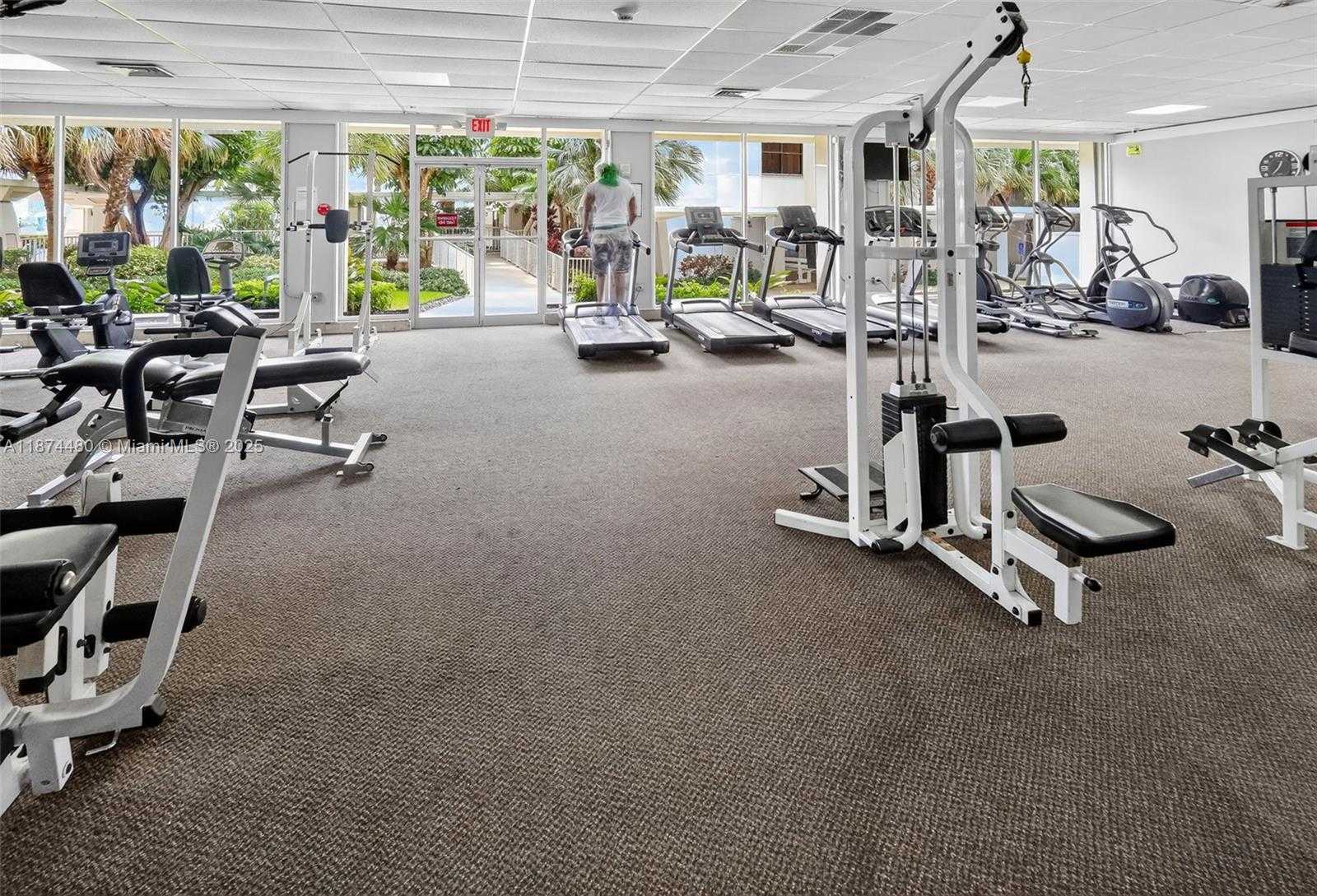 Small Image of 300 BAYVIEW DR #1009, Sunny Isles Beach Number 39