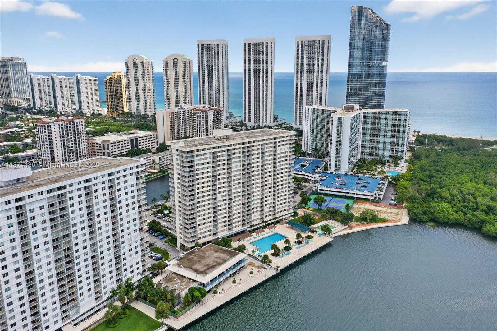 Small Image of 300 BAYVIEW DR #1009, Sunny Isles Beach Number 43