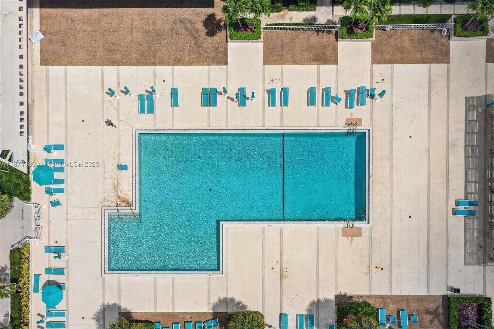 Small Image of 300 BAYVIEW DR #1009, Sunny Isles Beach Number 7