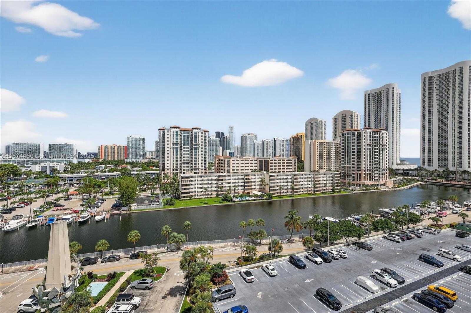 Small Image of 300 BAYVIEW DR #1009, Sunny Isles Beach Number 9