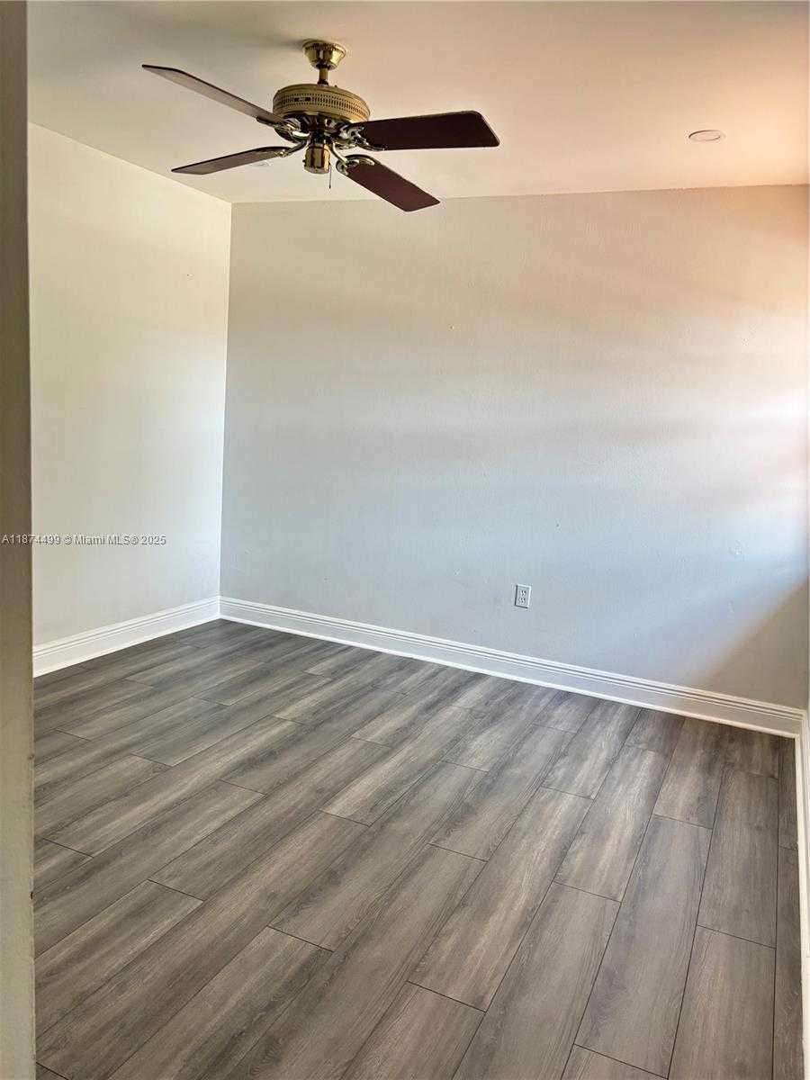 Small Image of 13231 SOUTH WEST 114TH TER, Miami Number 14