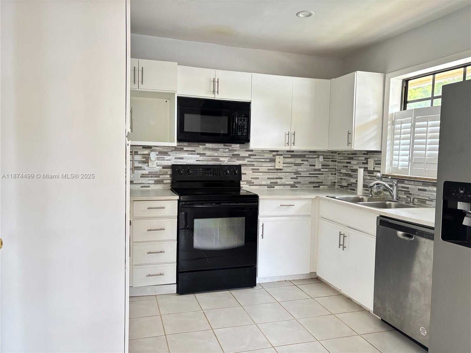 Small Image of 13231 SOUTH WEST 114TH TER, Miami Number 5