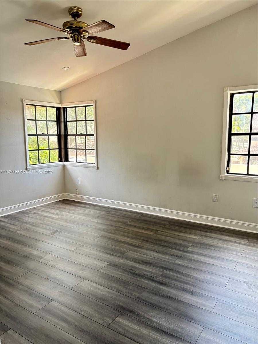 Small Image of 13231 SOUTH WEST 114TH TER, Miami Number 9