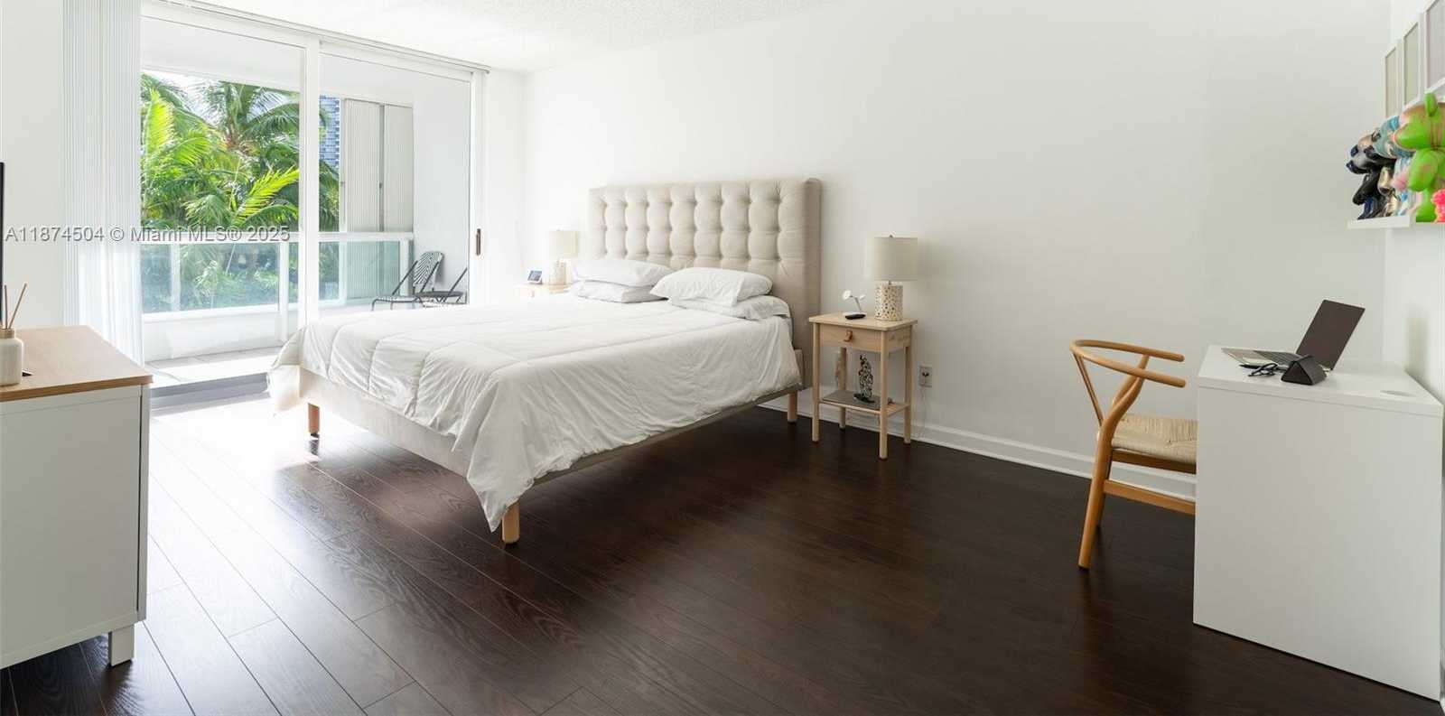 Small Image of 21055 YACHT CLUB DR #605, Aventura Number 16