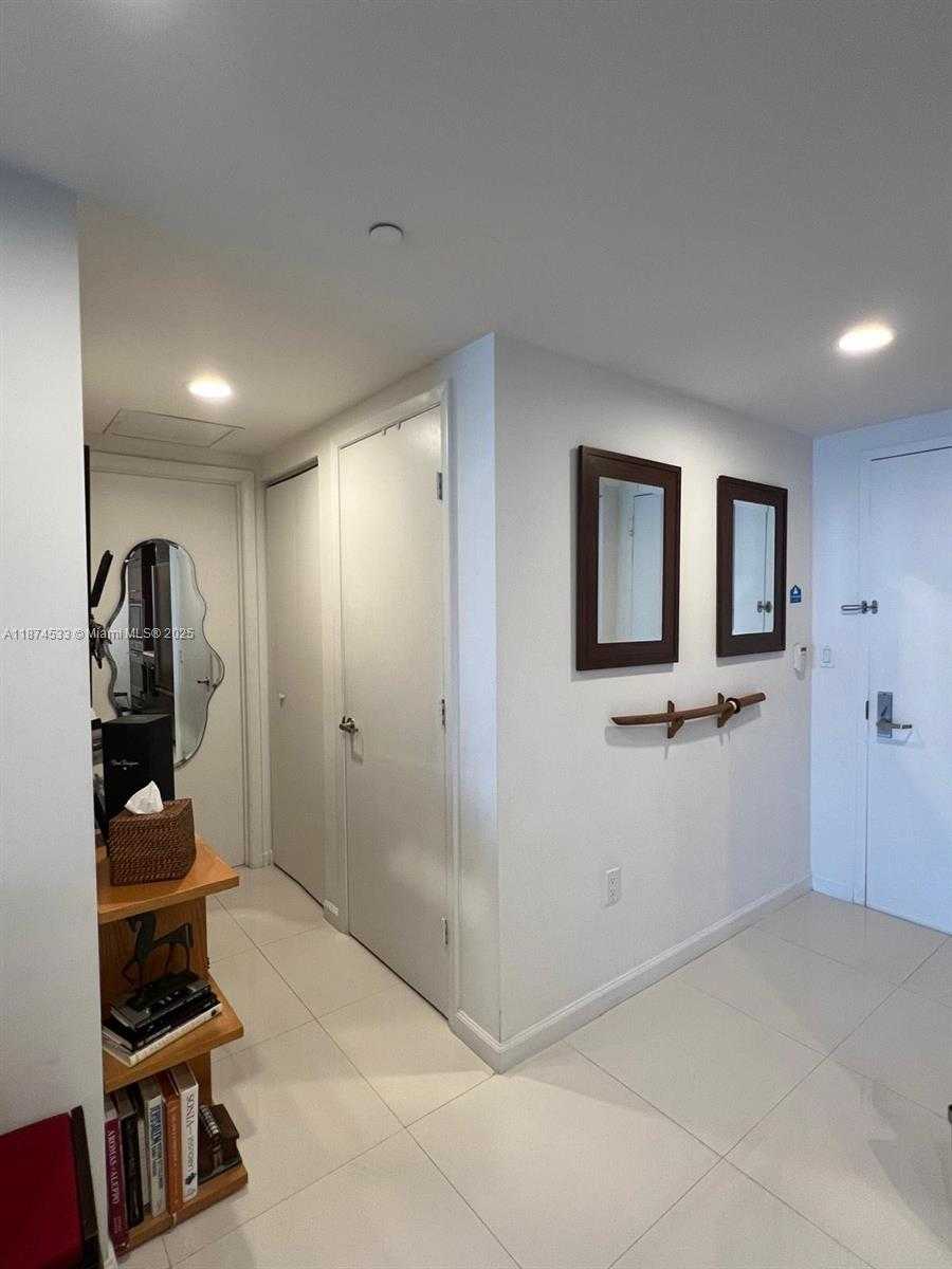 Small Image of 495 BRICKELL AVE #1007, Miami Number 15