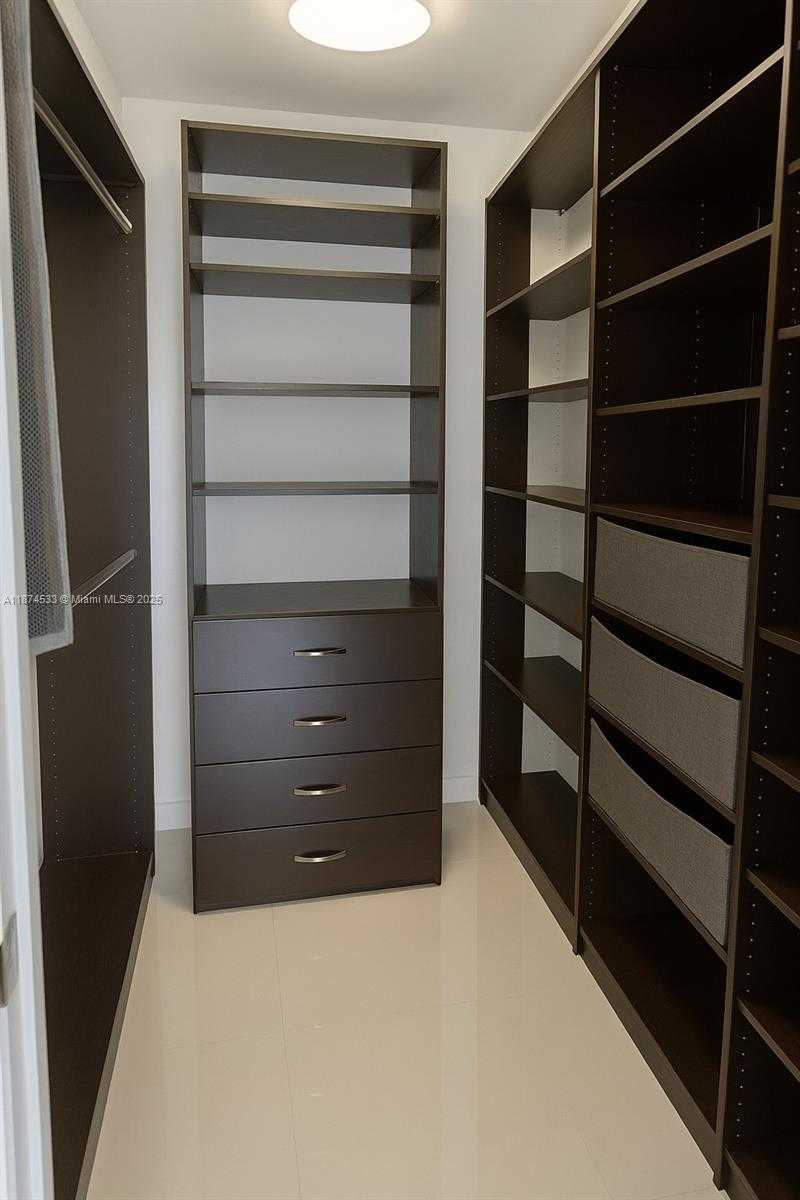 Small Image of 495 BRICKELL AVE #1007, Miami Number 19