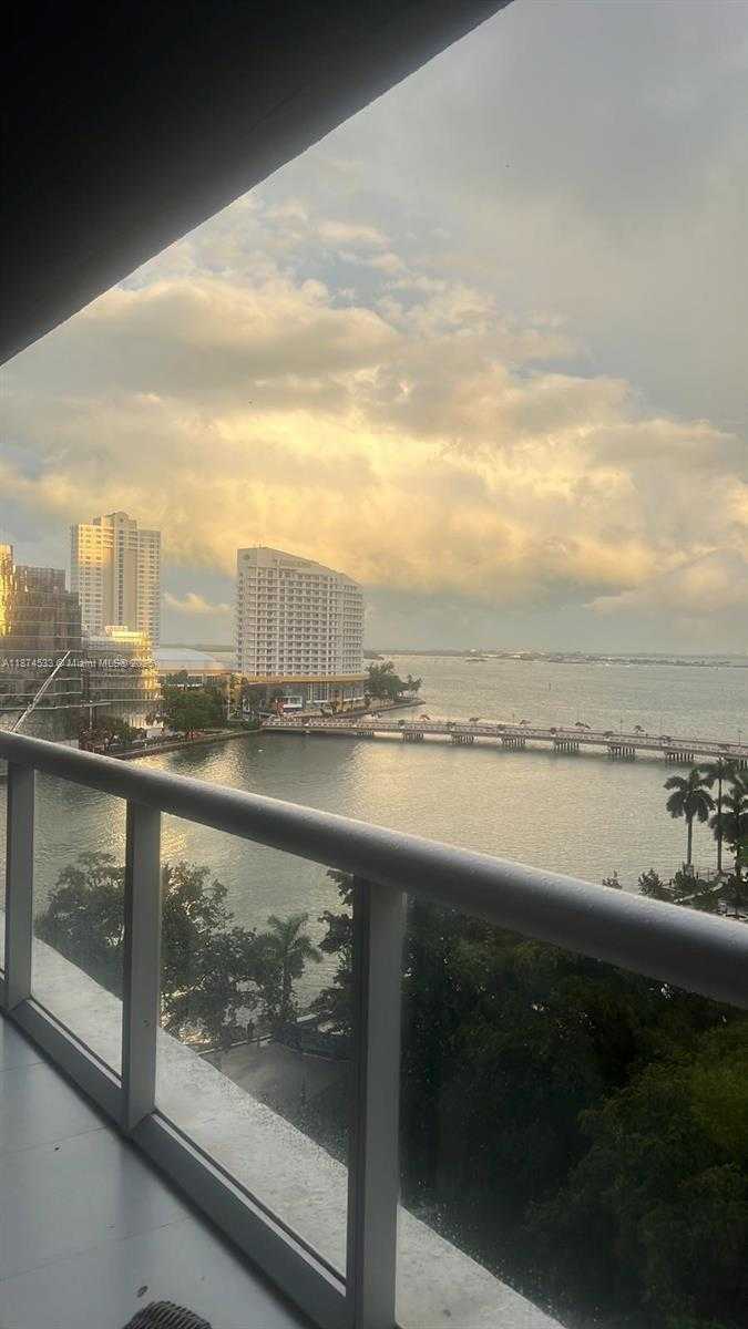 Small Image of 495 BRICKELL AVE #1007, Miami Number 2