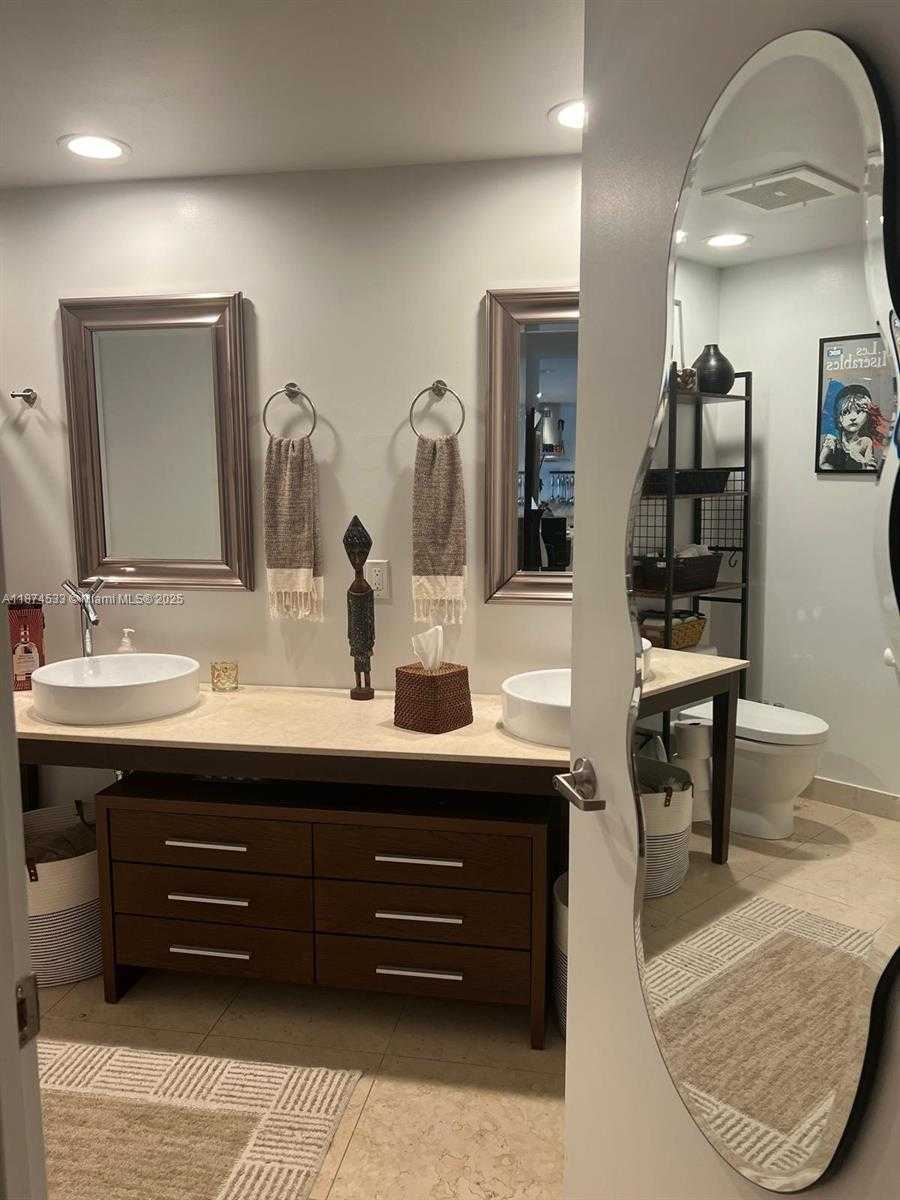 Small Image of 495 BRICKELL AVE #1007, Miami Number 20