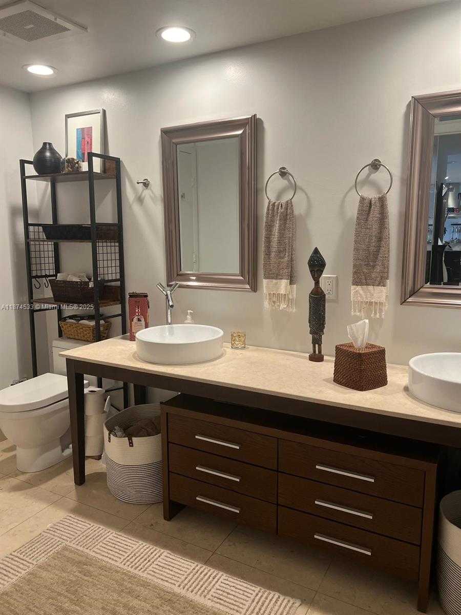 Small Image of 495 BRICKELL AVE #1007, Miami Number 21